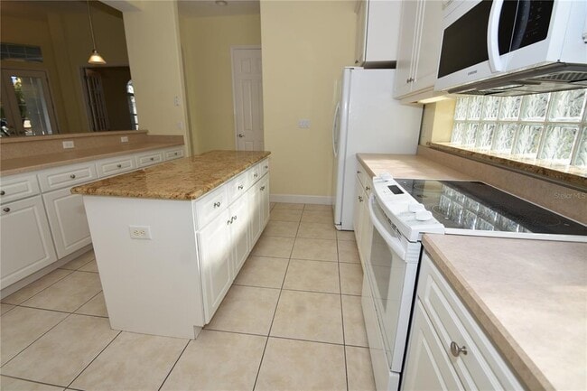 Building Photo - 17 Oasis Cir