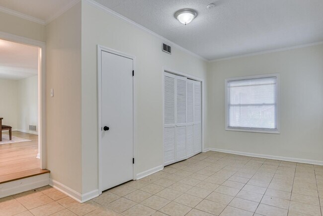 Building Photo - 1209 Azalea Dr