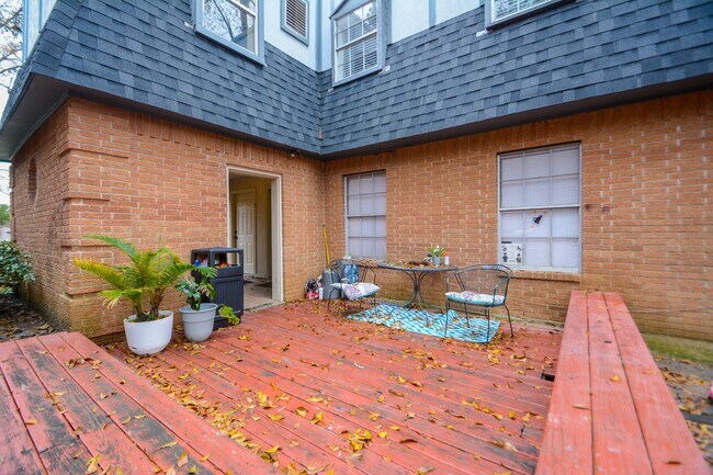 Building Photo - 1305 Adams St