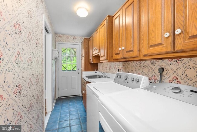 Building Photo - 607 E Wheel Rd