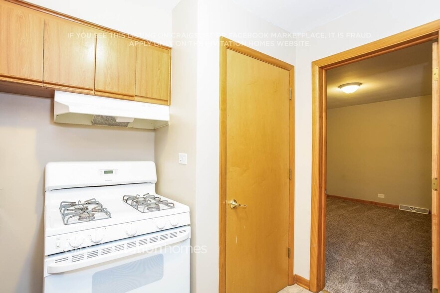 Building Photo - 2820 W 102nd Pl