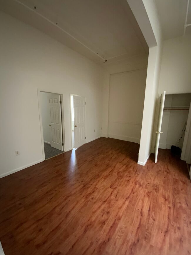 Building Photo - 368 Broadway