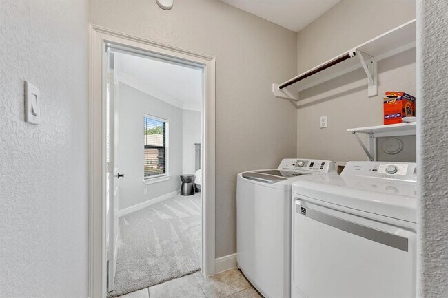 Building Photo - 335 Old Aqua Landing E