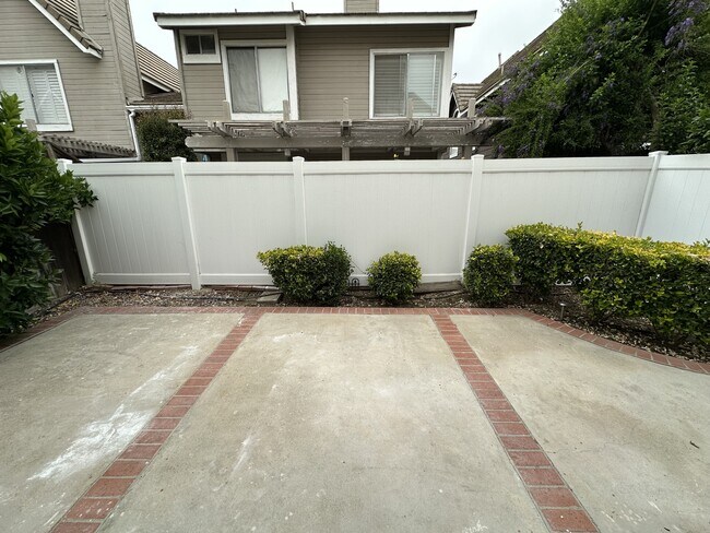 Building Photo - 15819 Antelope Dr