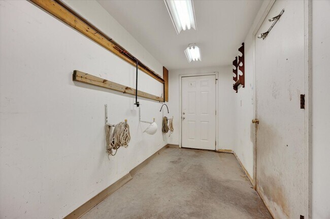 Building Photo - 717 Goodpasture Terrace