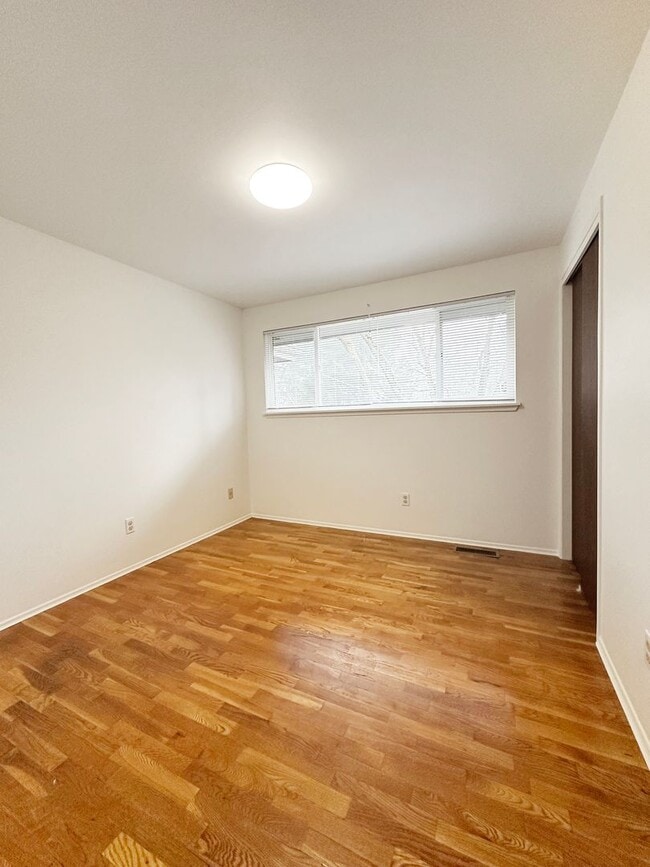 Building Photo - 4bd/2.5ba Seattle Home