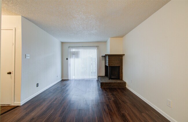 Building Photo - 2800 Jeanetta St