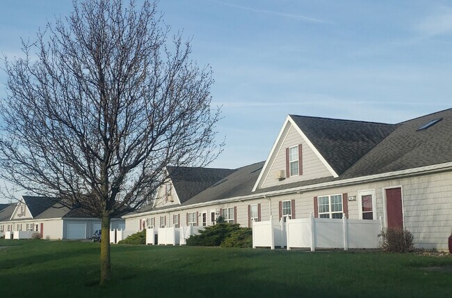 Building Photo - Plum Brook Villas West