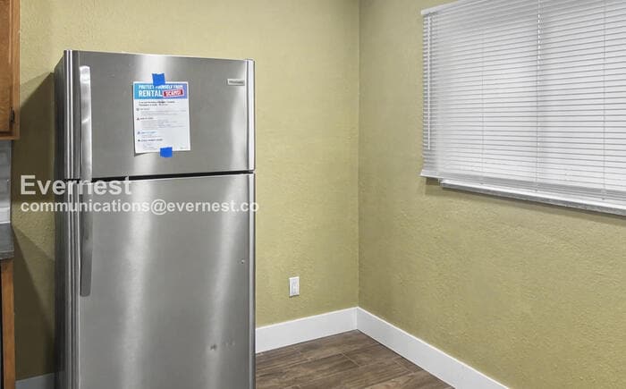 Building Photo - 1006 E 15th Ave