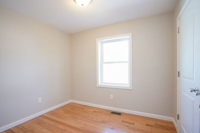 Building Photo - 18 Healey St