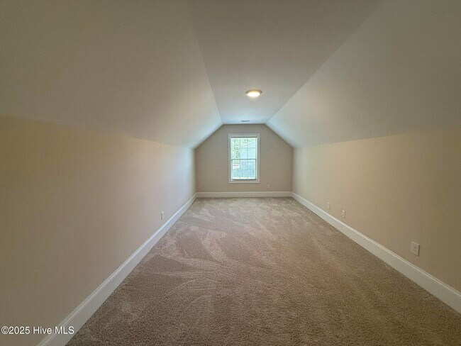 Building Photo - 300 Mashie Ct