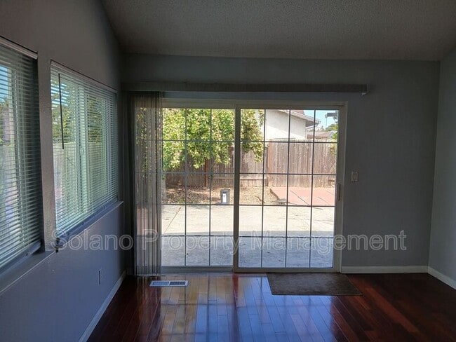 Building Photo - 400 Mokelumne Dr
