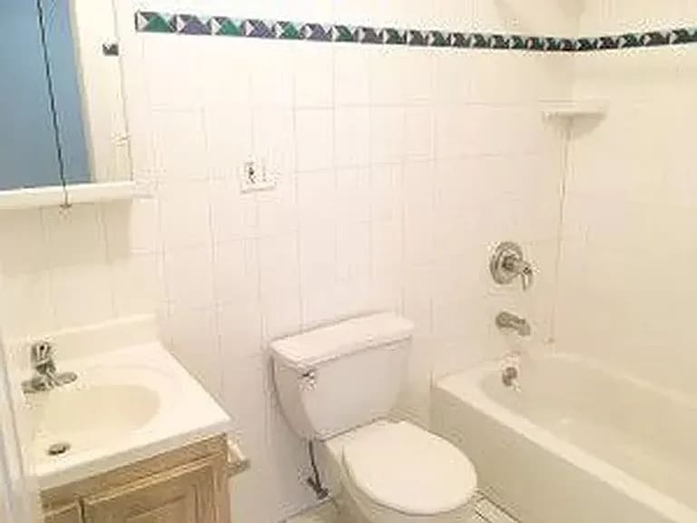 Building Photo - 141-35 Pershing Crescent