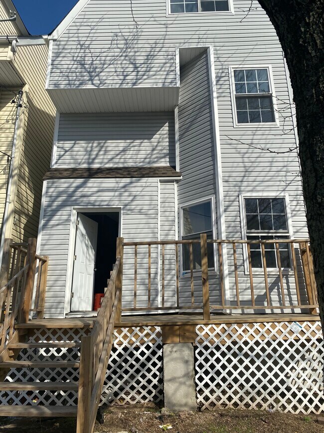 Primary Photo - 152 S 10th St