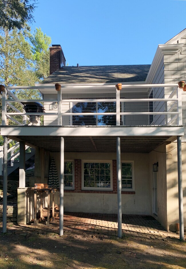 Building Photo - 33 Evergreen Rd