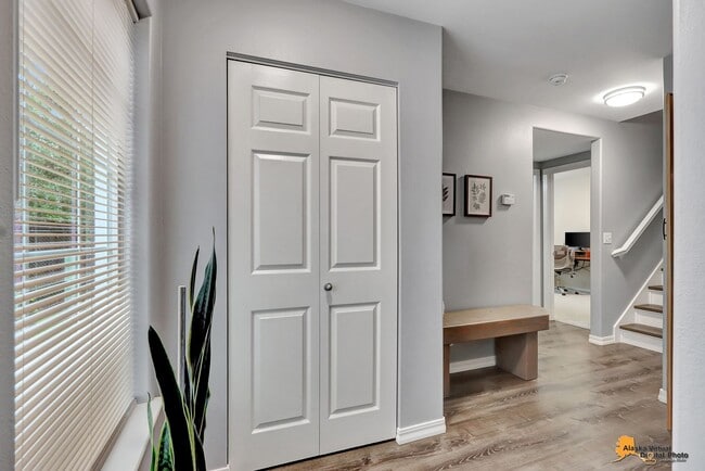 Building Photo - Stunning 3 Bedroom Home in East Anchorage with Garage