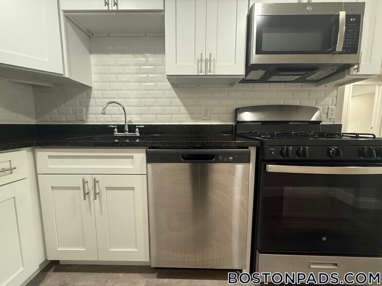 Building Photo - 21 Kenmar Dr