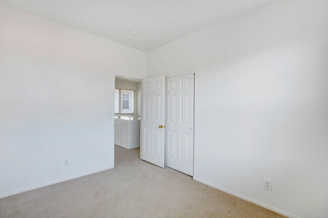 Building Photo - Beautiful 4-Bedroom Home in Gated Summerli...
