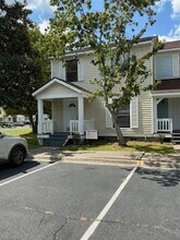 Building Photo - 912 Pineland Ave