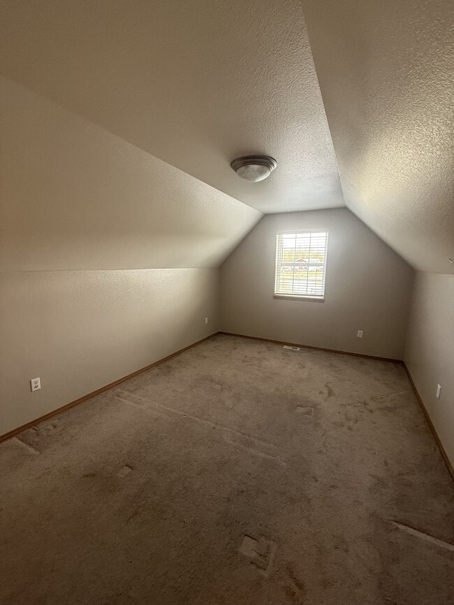 Building Photo - 335 N Roy Cir