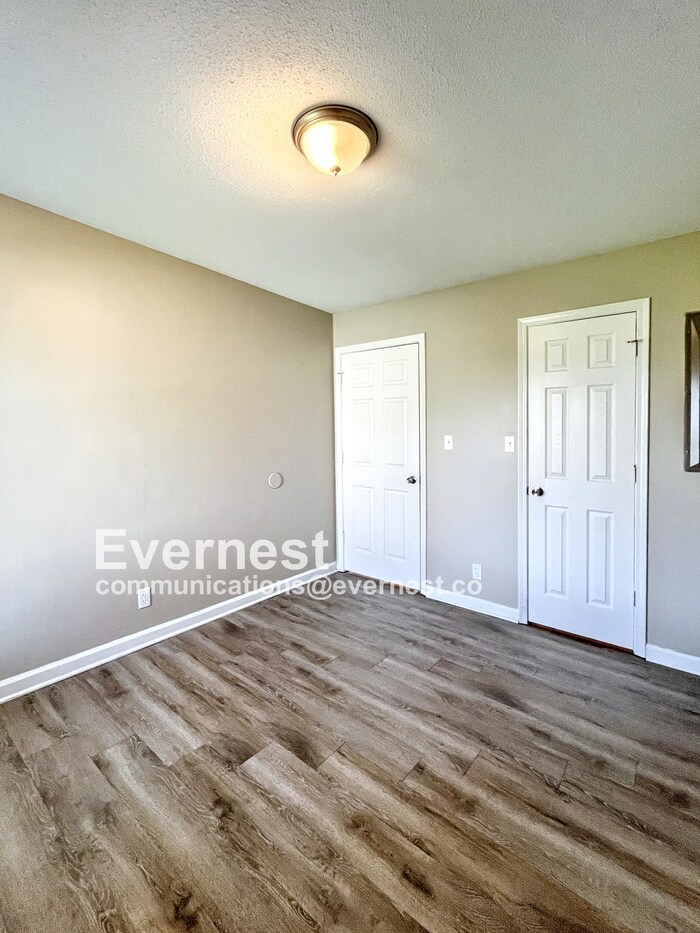 Building Photo - 1300 Chucker Dr