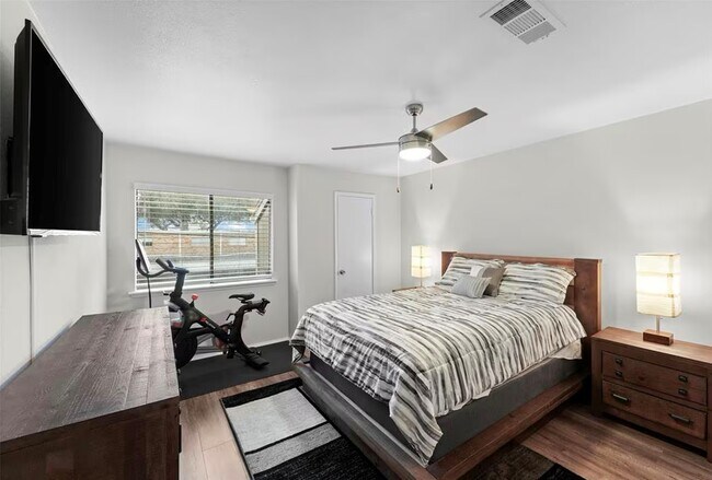 Building Photo - 1920 Augusta Dr