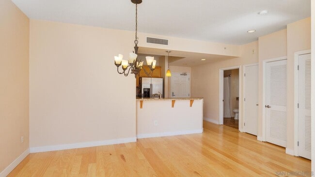 Building Photo - Perfectly located 1 bed/1 bath unit in Downtown now available! - $2,200/MO