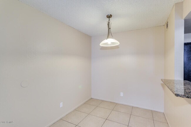 Building Photo - 4410 N Longview Ave