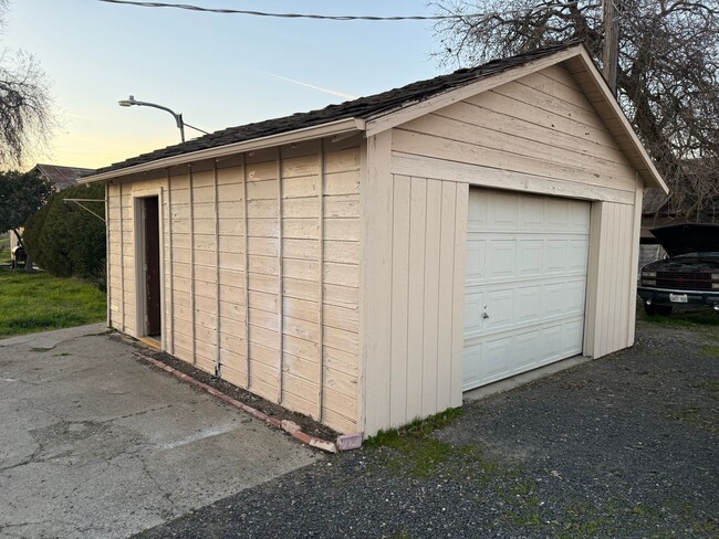 Building Photo - COUNTRY LIVING 3bd 1 Bath Home in Biggs