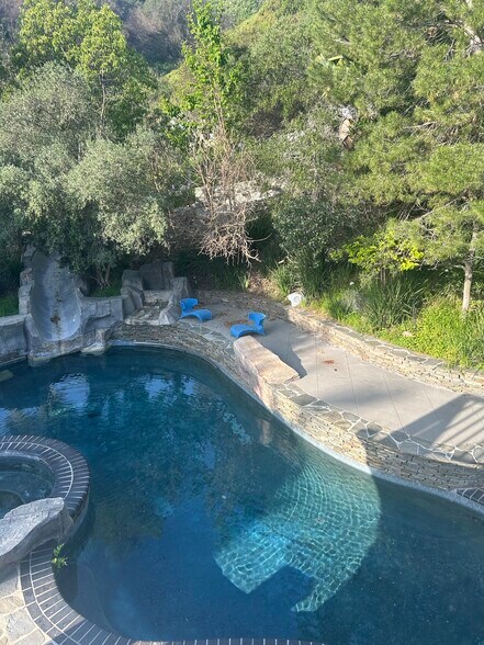 Building Photo - 1400 Calle del Jonella