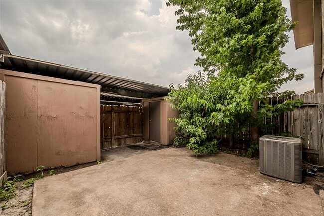 Building Photo - 1803 Country Village Blvd