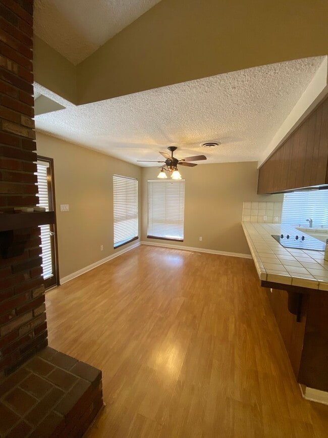 Building Photo - House for Rent