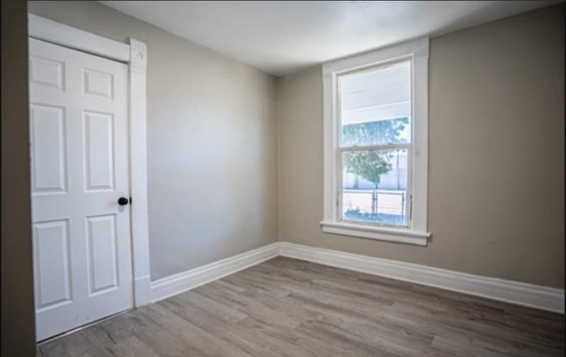 Building Photo - 619 W 7th St