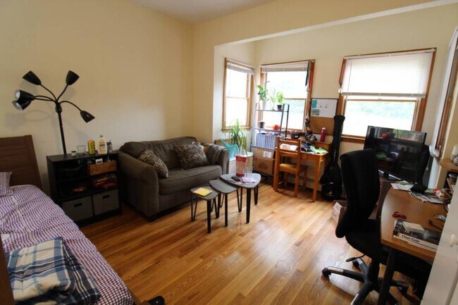 Building Photo - 3.0 bedroom in Cambridge Massachusetts 02139