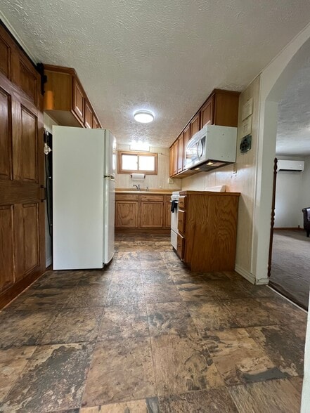 Building Photo - 818 Victory Ave