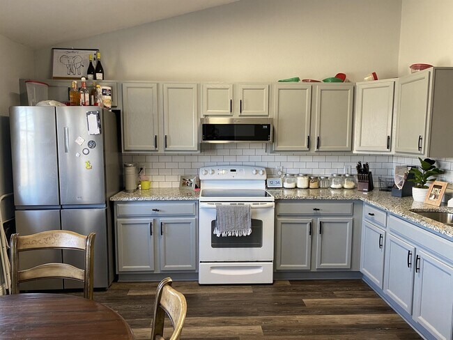 Primary Photo - 909 N Windermere Dr