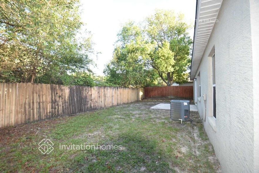 Building Photo - 11609 Lake Dr