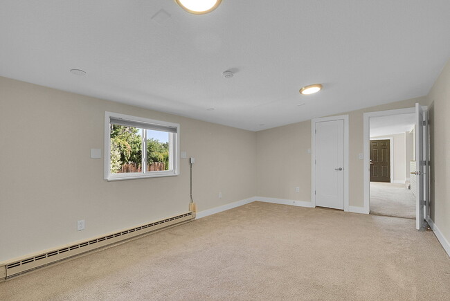 Building Photo - $3,195.00, 4 bed, 3 bath located in Arvada.