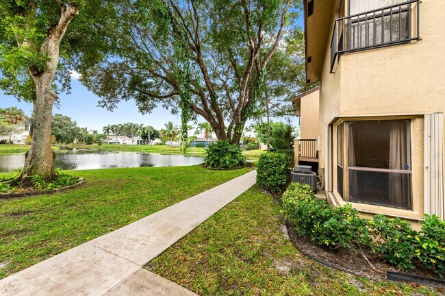 Building Photo - 3757 Cocoplum Cir