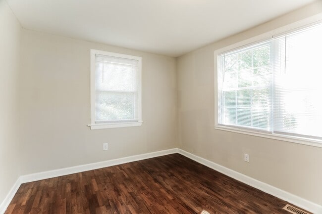 Building Photo - 432 6th Ave SW