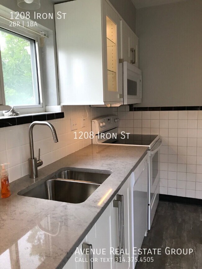 Building Photo - 1208 Iron St-