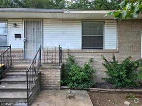Building Photo - 2112 Virginia Dr