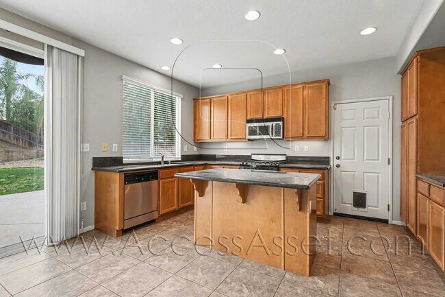 Building Photo - Inviting 4-Bed, 3-Bath Home In Sunny Winchester!