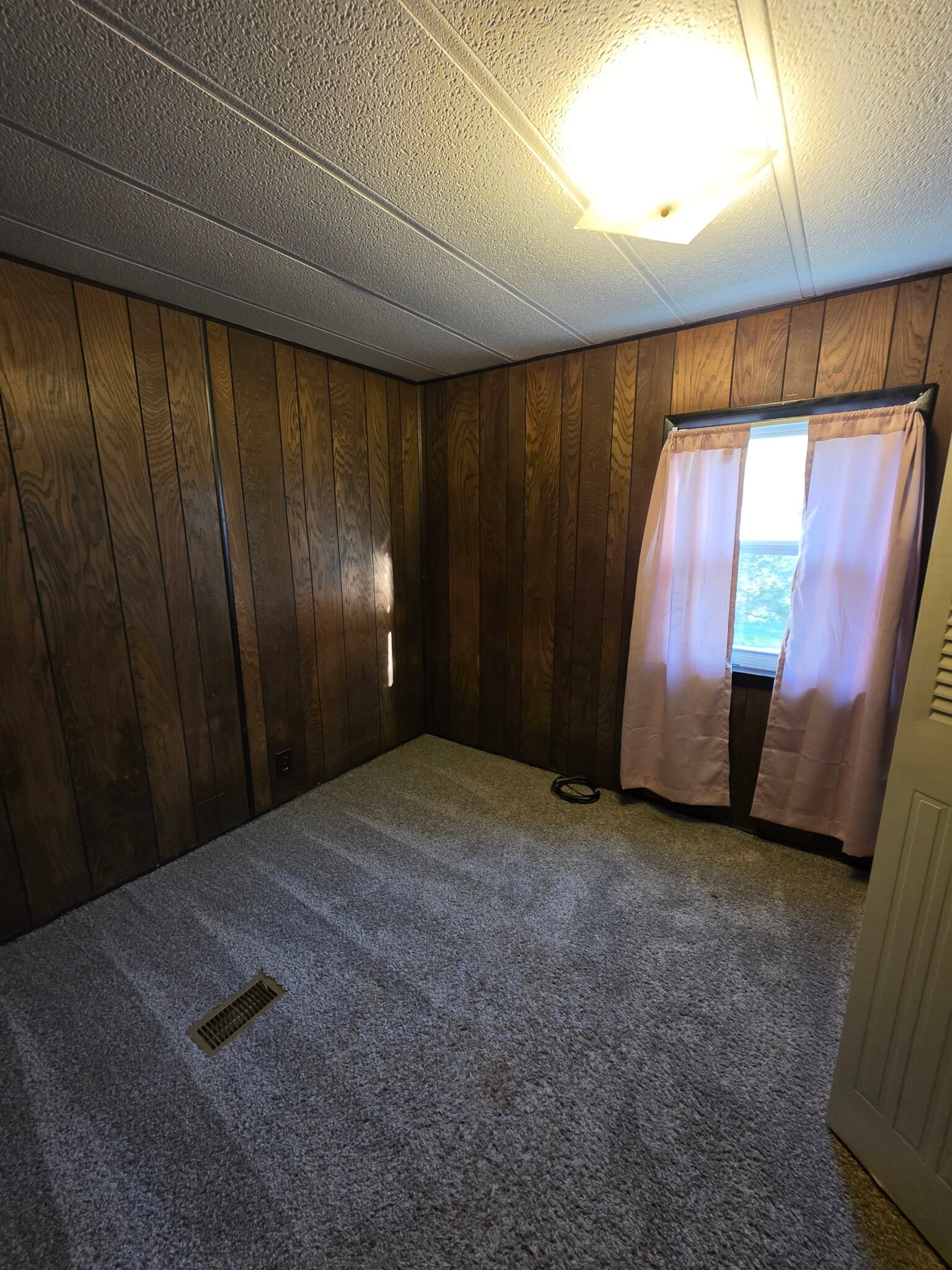 Building Photo - 1100 Pines Rd