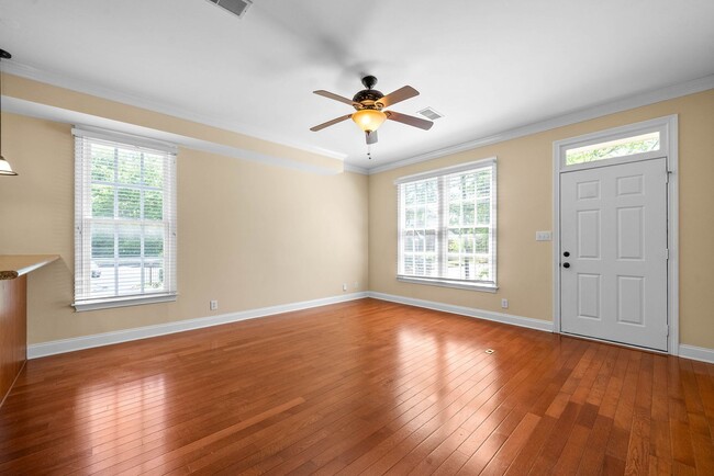 Building Photo - 2 Bedroom 2 1/2 Bath Dog Friendly Condo Fo...