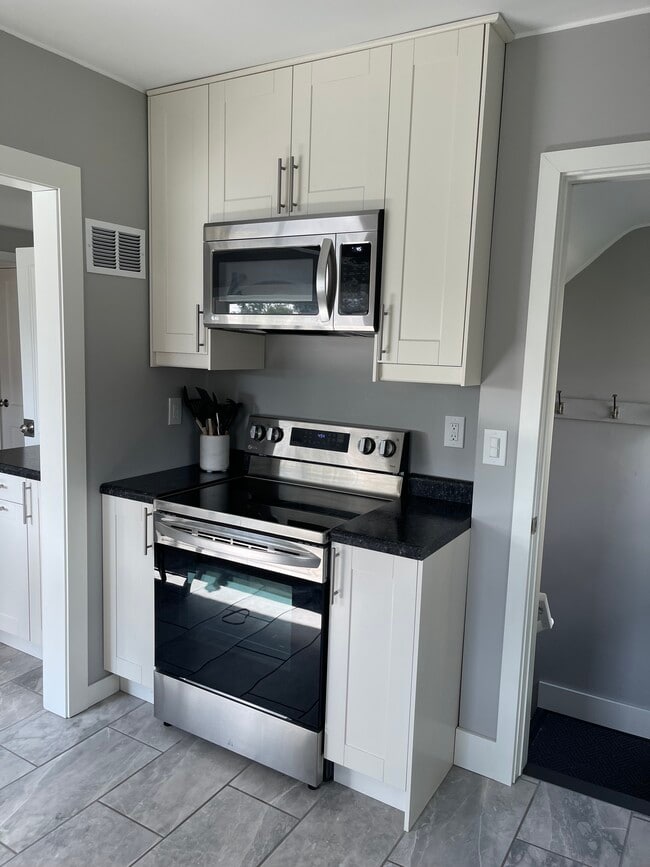 Kitchen - 3362 Brownlow Ave