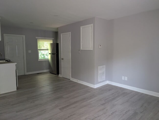 Building Photo - 1 Story Duplex located in the Greenwood Pa...
