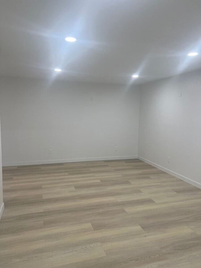 Building Photo - 1215 W L St