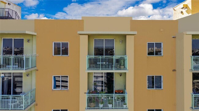 Building Photo - 3500 Coral Wy