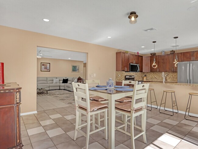 Building Photo - 1950 Wisteria St